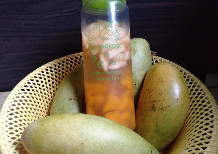 Bagaimana Buat Infused water mangga apel yang Bisa Manjain Lidah