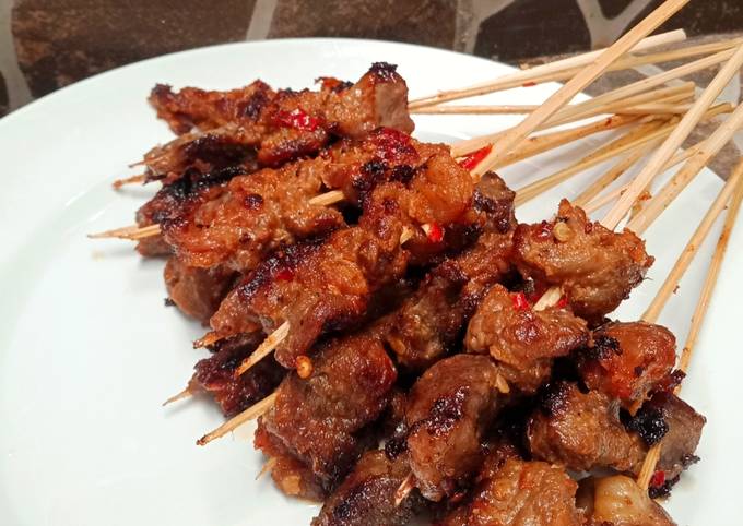 Ternyata ini lho! Bagaimana cara membuat 33. Sate Daging Sapi Pedass sajian Hari Raya dijamin menggugah selera