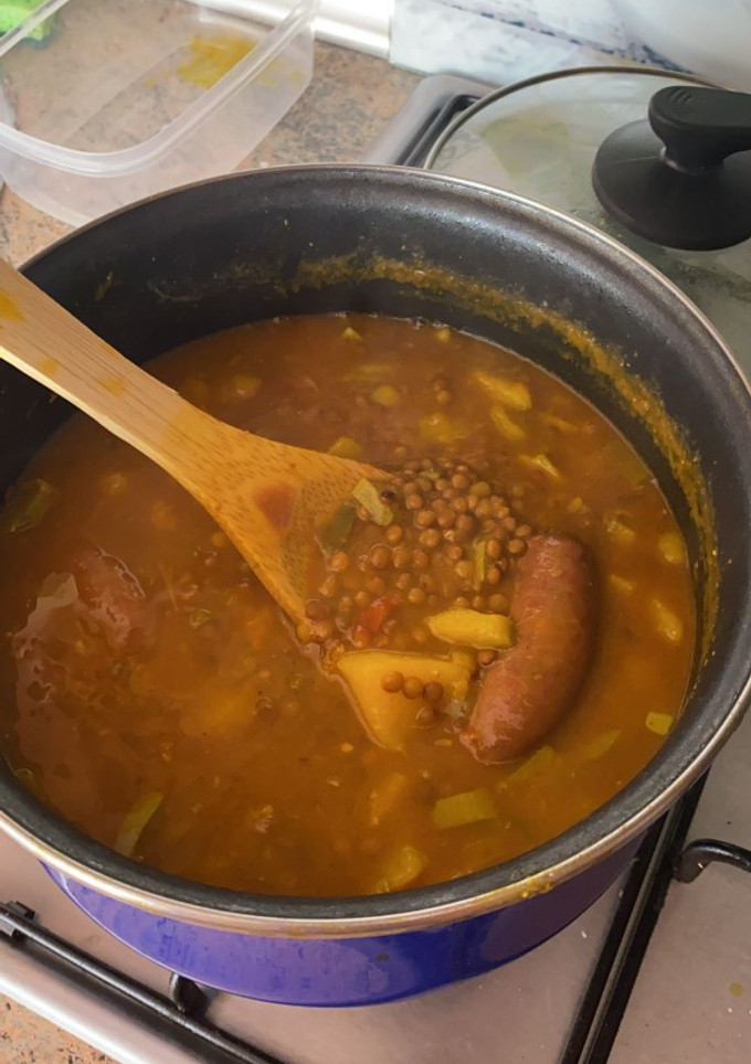 Una foto de Potaje de lentejas y verduras