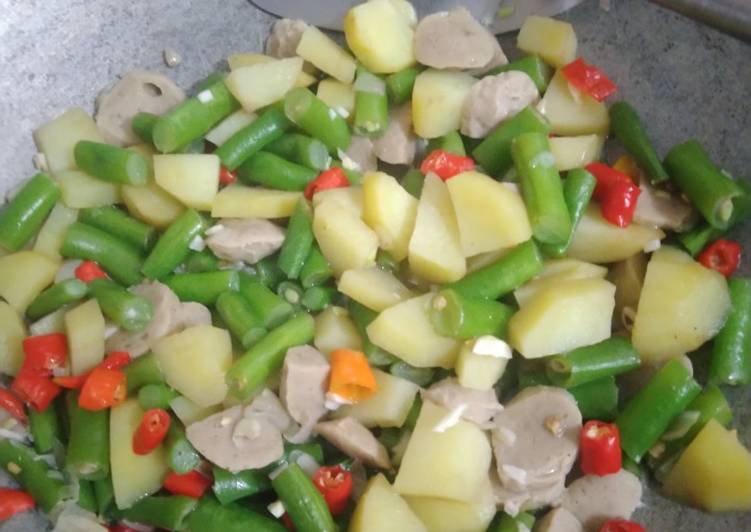 Cara Gampang memasak Tumis buncis kentang bakso yang Enak Banget
