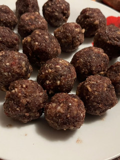 A picture of Dates energy balls.