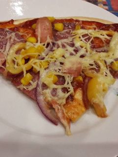 Pizza tortilla tésztából recept fotója