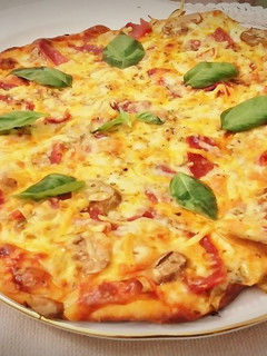 Una foto de Pizza de Champiñones y Paleta Ibérica