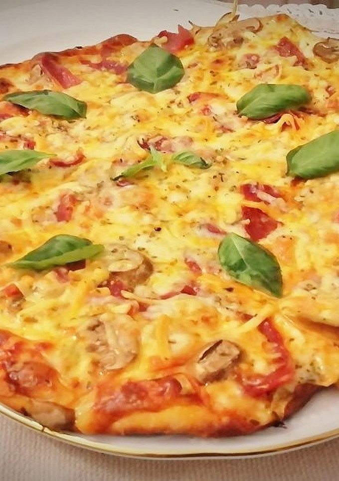 Una foto de Pizza de Champiñones y Paleta Ibérica