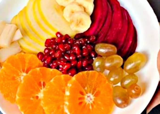 Mix fruit salad platter in lunch ๐