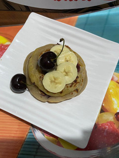 બનાના ચેરી પેનકેક(Banana cherry pancake recipe in Gujarati) રેસીપી મુખ્ય ફોટો