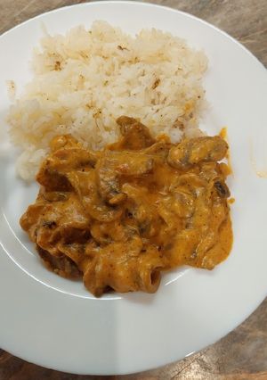 Gombapörkölt rizzsel recept fotója
