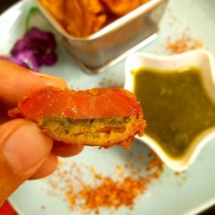A picture of Tomato chutney pakora😍.