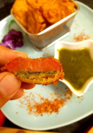 A picture of Tomato chutney pakora😍.