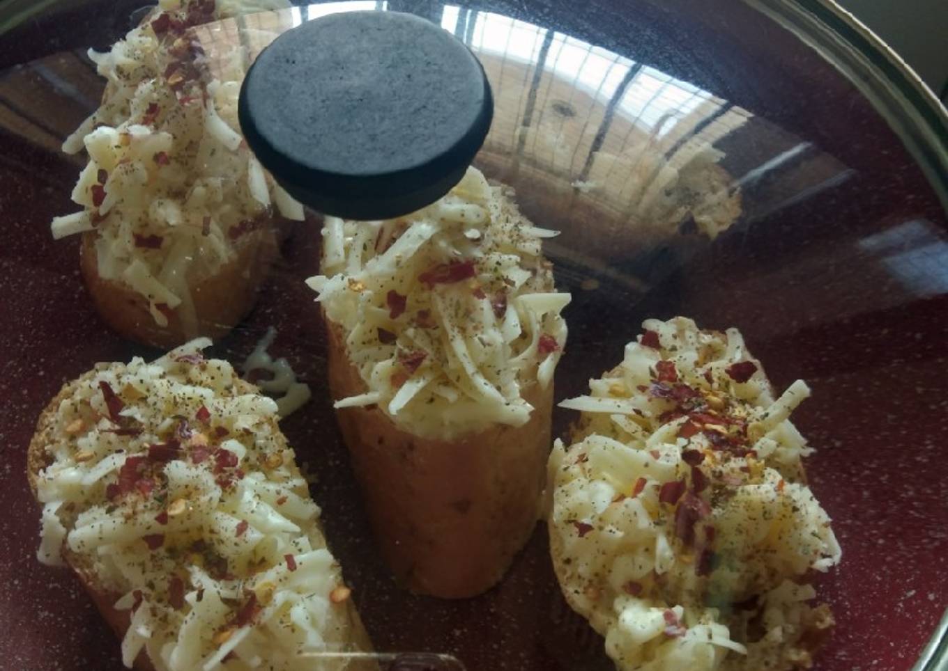 Garlic cheese toast