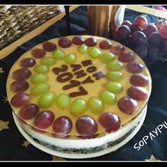 Una foto de Tarta de queso y uvas