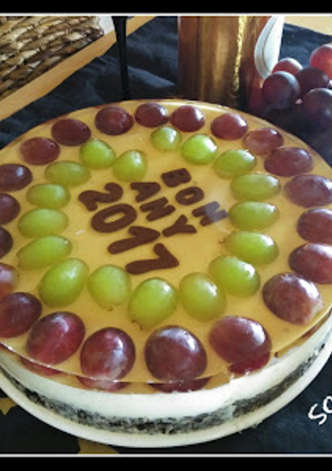 Una foto de Tarta de queso y uvas