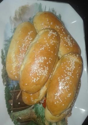 A picture of Hot dog Buns.