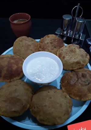 A picture of Aalu masala puri you can enjoy this curd or tea.