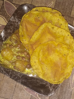 मैदे की पूरी (maide ki poori recipe in Hindi) रेसिपी मुख्य फोटो
