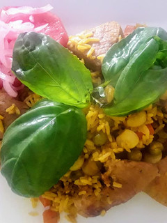 Una foto de Arroz con carne de cerdo (diferente)