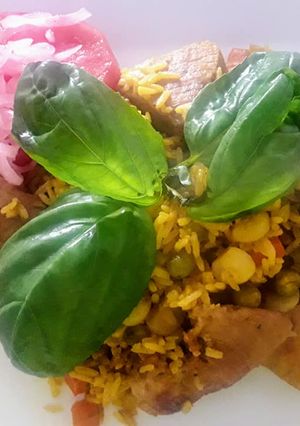 Una foto de Arroz con carne de cerdo (diferente)