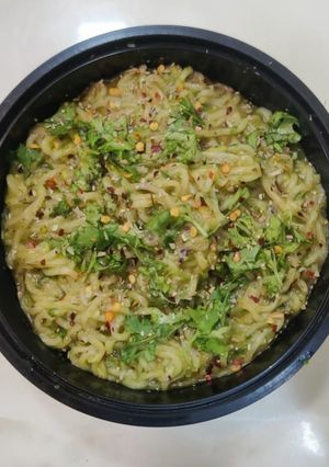 A picture of Hariyali maggi.