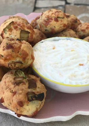 Una foto de Bollitos de queso y cebolla