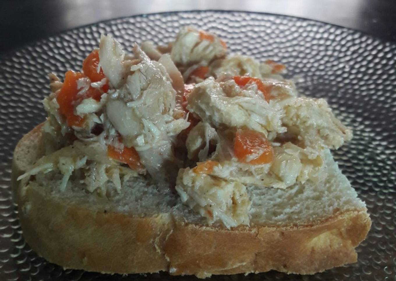 Escabeche de pollo con pan casero