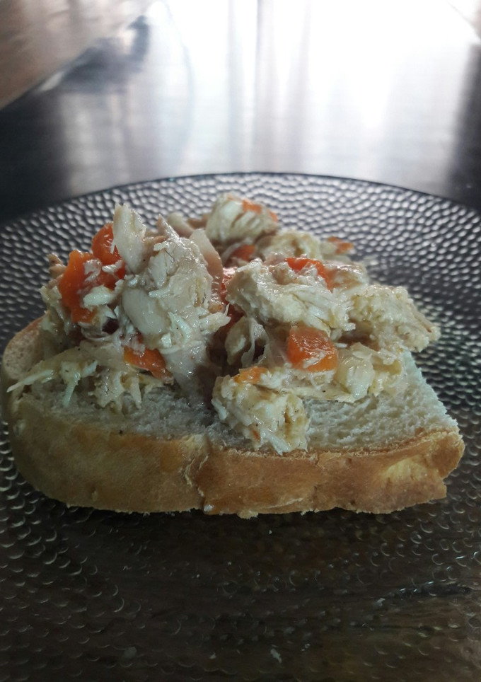 Una foto de Escabeche de pollo con pan casero