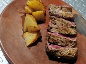 Una foto de filete de res a la mantequilla