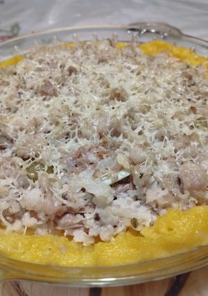 Una foto de Tarta de merluza y atún con base de polenta