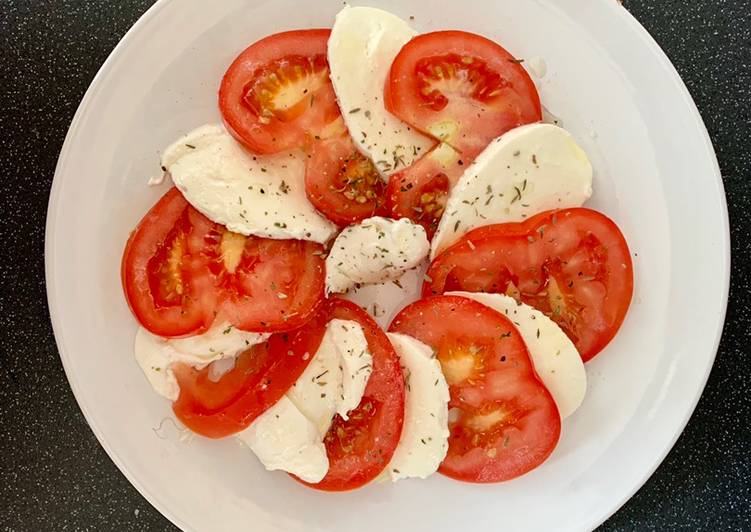 Steps to Prepare Homemade Tomato and mozzarella salad