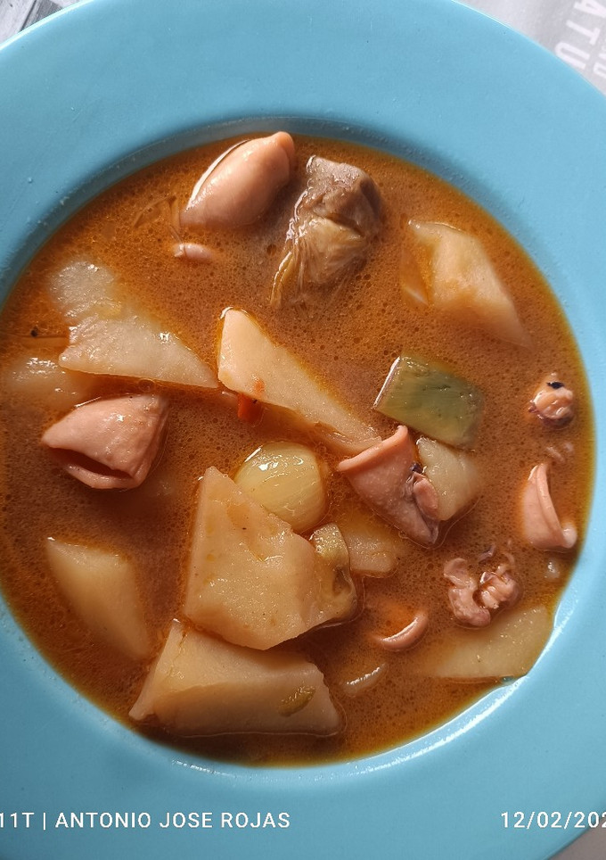 Una foto de Guiso de papas con calamarcitos