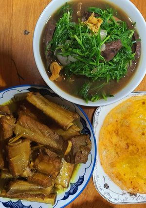 Hình của món Sườn nấu nghệ.