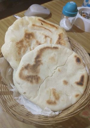 Una foto de Pan Batbout (pan marroquí)