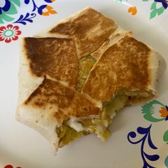 A picture of Taco Bell AM crunch wraps.