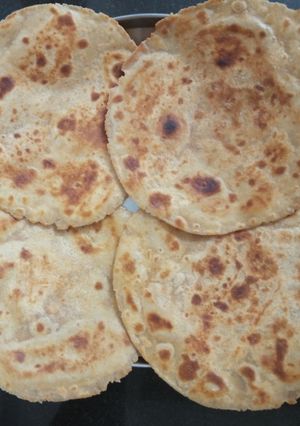 ભાખરી (Bhakhri Recipe In Gujarati) રેસીપી મુખ્ય ફોટો