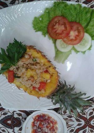 A picture of Pineapple Fried Rice.