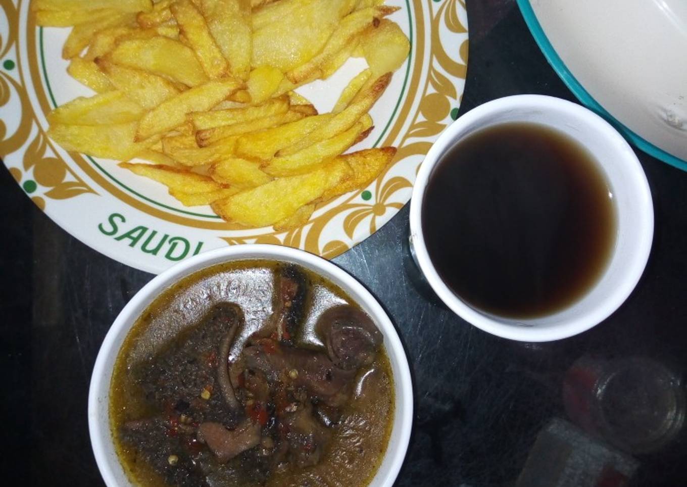 Chips and ferfesuf with black tea