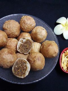 कचोरी (kachori recipe in marathi) रेसिपी चे मुख्य फोटो