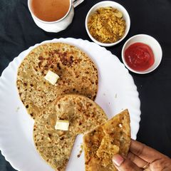 A picture of Kaju mashoor namkeen paratha.