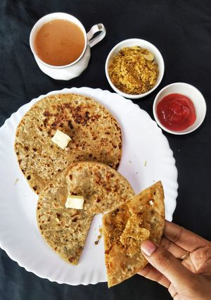 A picture of Kaju mashoor namkeen paratha.