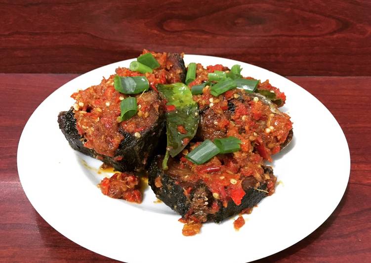 Cara Gampang Menyiapkan Tuna Spicy / Tongkol Balado yang Enak Banget