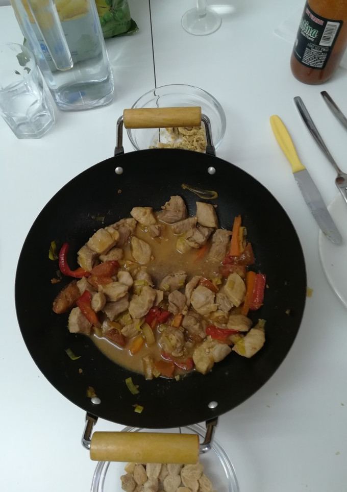 Una foto de Magra y verduras al wok