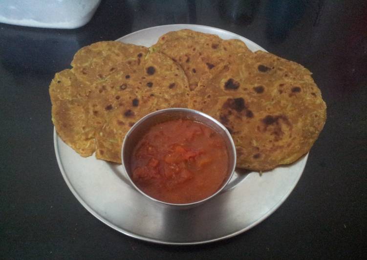 Recipe: Delicious Lauki ke thepla with tomato chatni