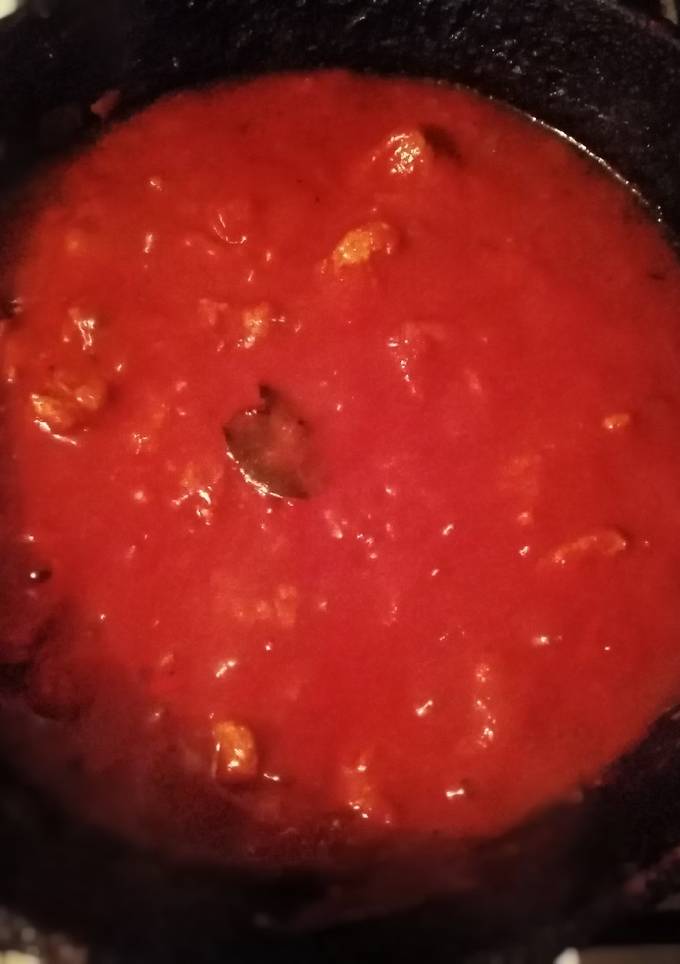 Мясо в томатной подливе