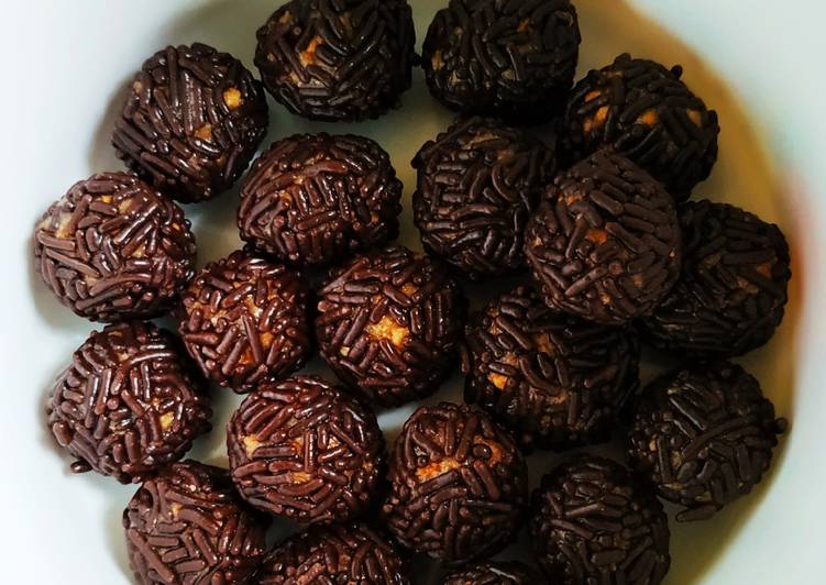 Bola-Bola Regal Coklat