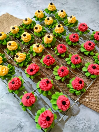 Langkah Mudah untuk Membuat Resep Kue Semprit Dahlia (cuma 3 bahan dan Otang) yang  Bikin Ketagihan Anti Ribet, Mantap