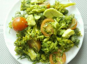 Una foto de Ensalada de Brócoli, Arveja y Aguacate