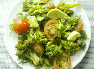 Una foto de Ensalada de Brócoli, Arveja y Aguacate