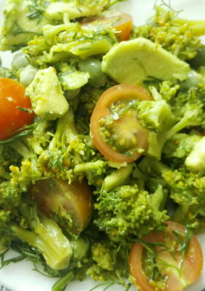 Una foto de Ensalada de Brócoli, Arveja y Aguacate