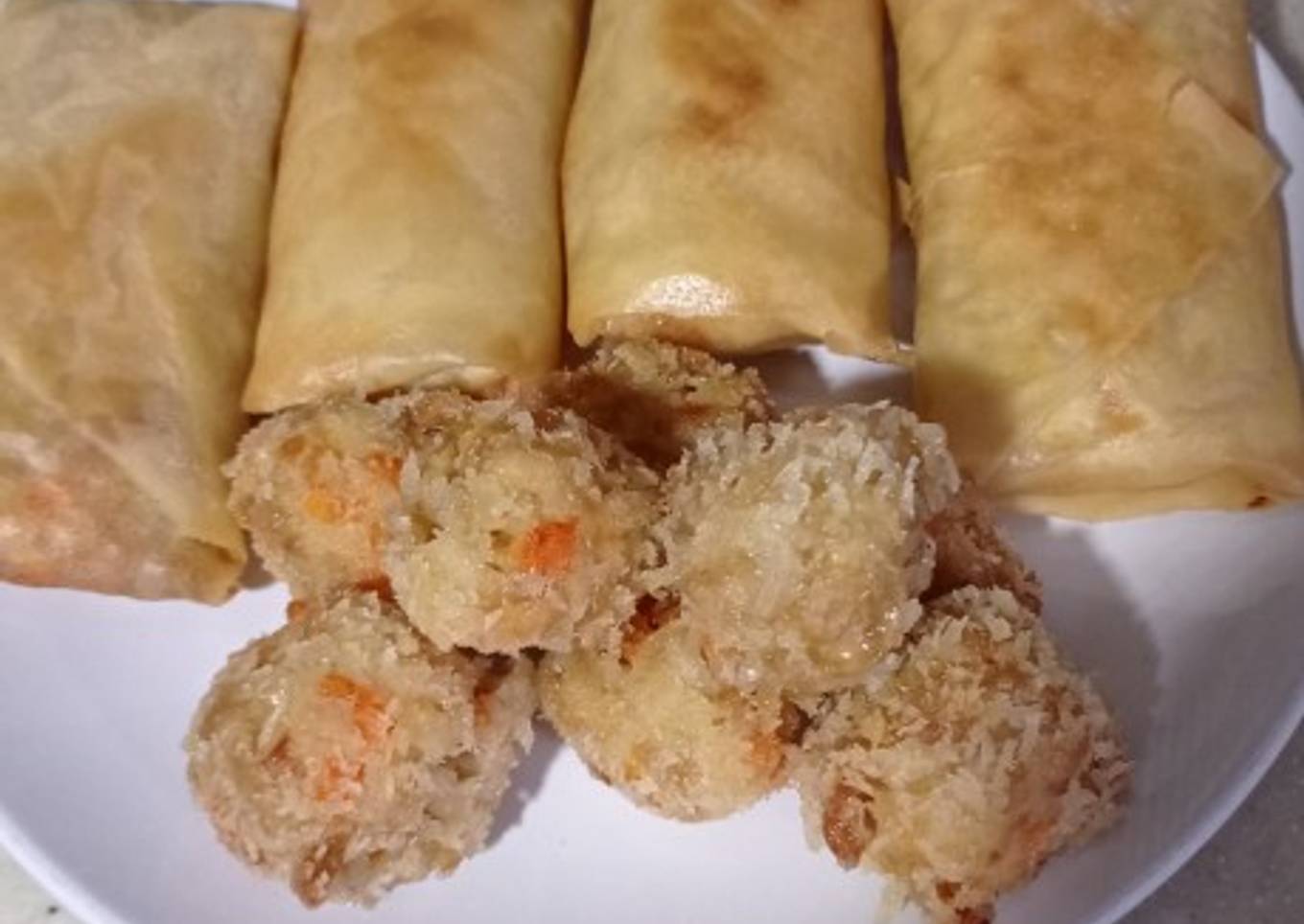 Lumpia Goreng isi Makaroni spiral