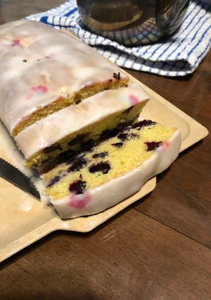 Una foto de Budín de arándanos y limón