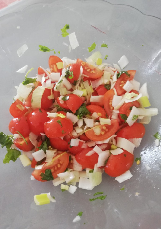 Una foto de Ensalada tomate Cherry-cebollín